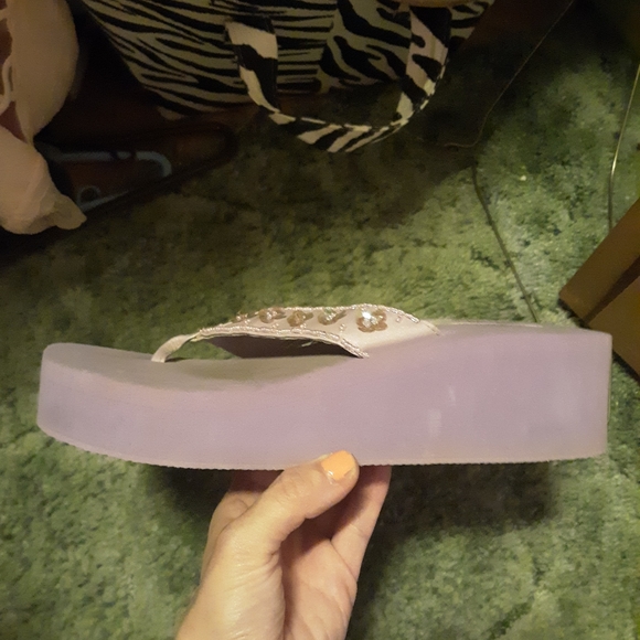 Purple flip flops - Picture 3 of 3